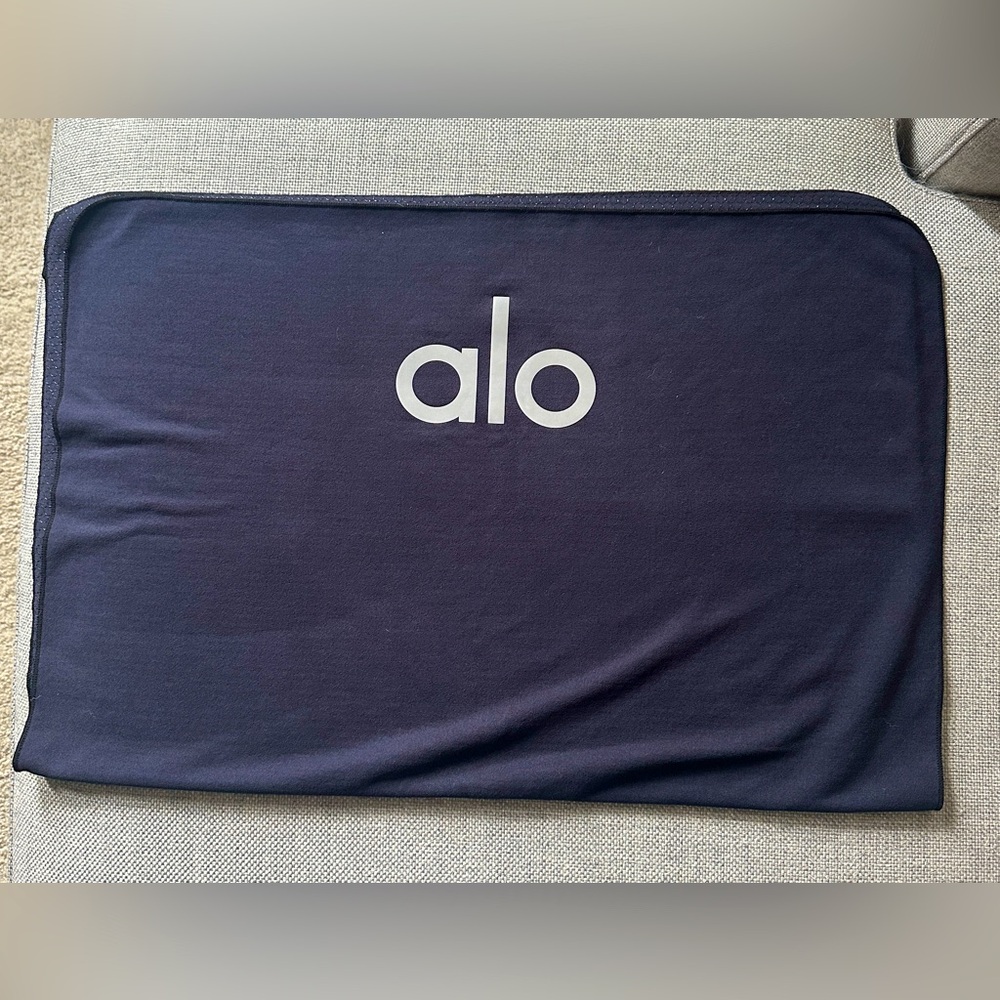 ALO Yoga Towel Dark Blue 74” x 26”